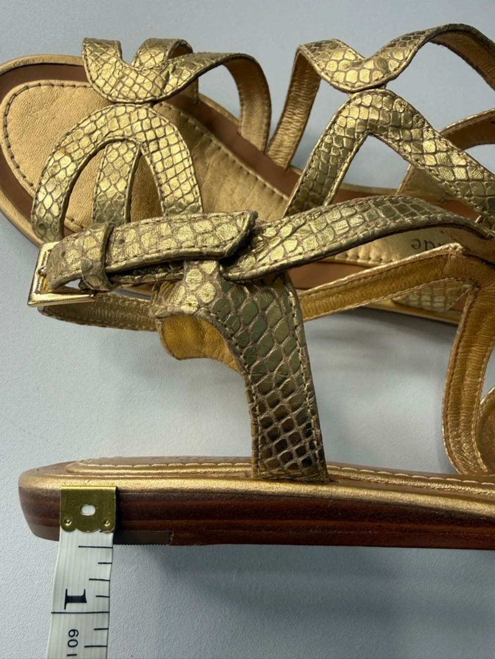 Kate Spade Gold Metallic Snake Embossed Strappy Flat Sandals Ankle Strap Size 8M